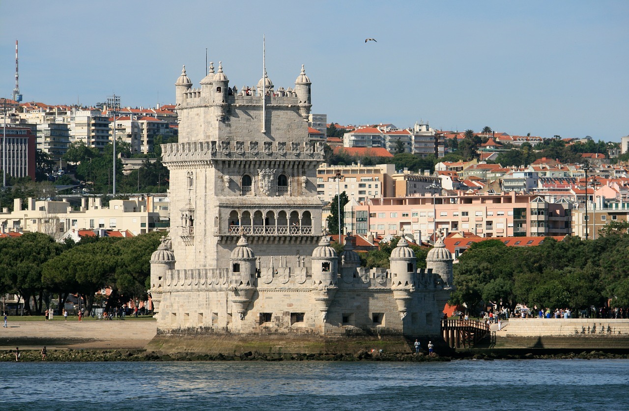 Location de voiture à Lisbonne, voyez la tour de Belem